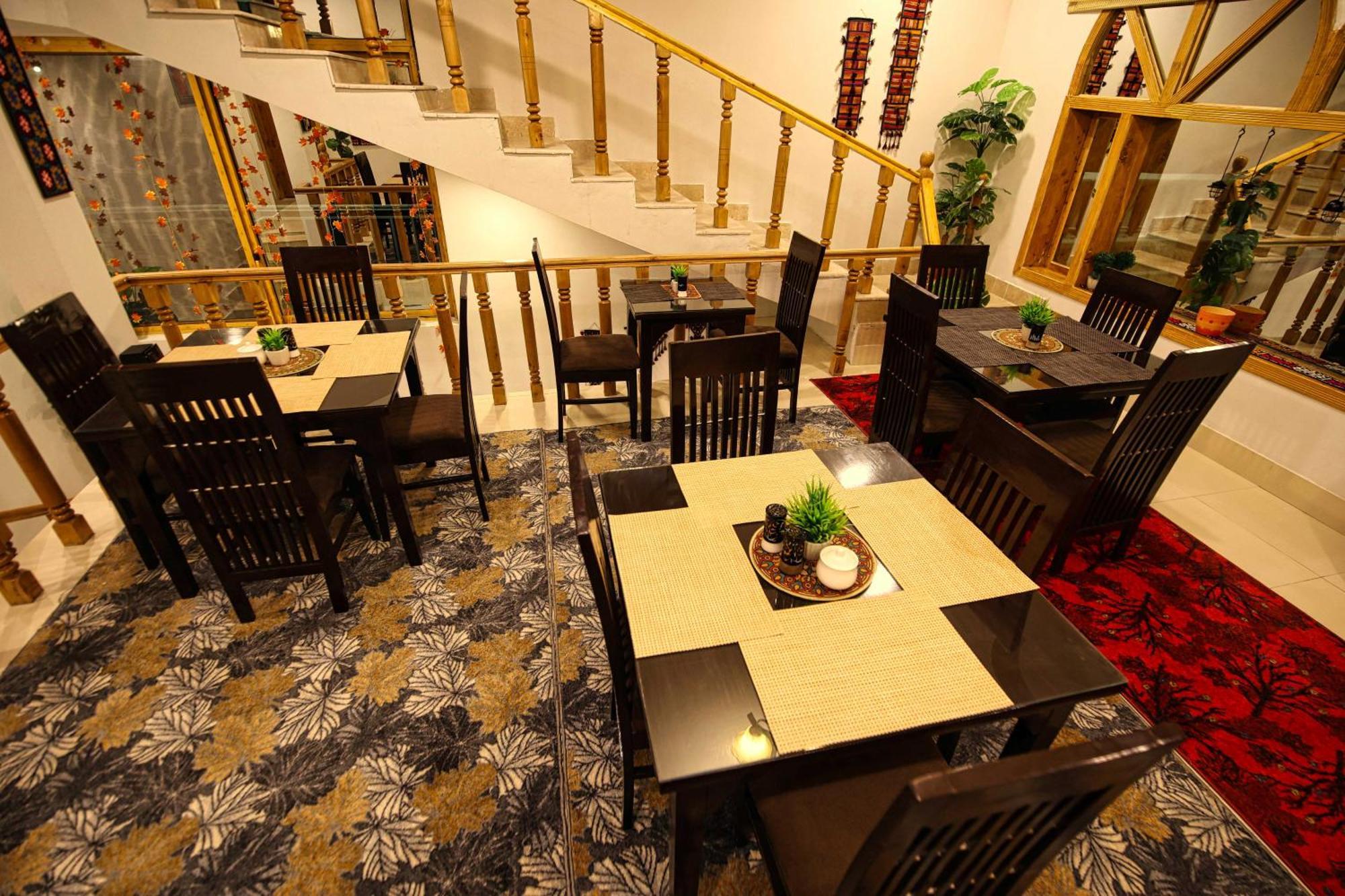 Oak Residency Hotel กิลกิต ภายนอก รูปภาพ