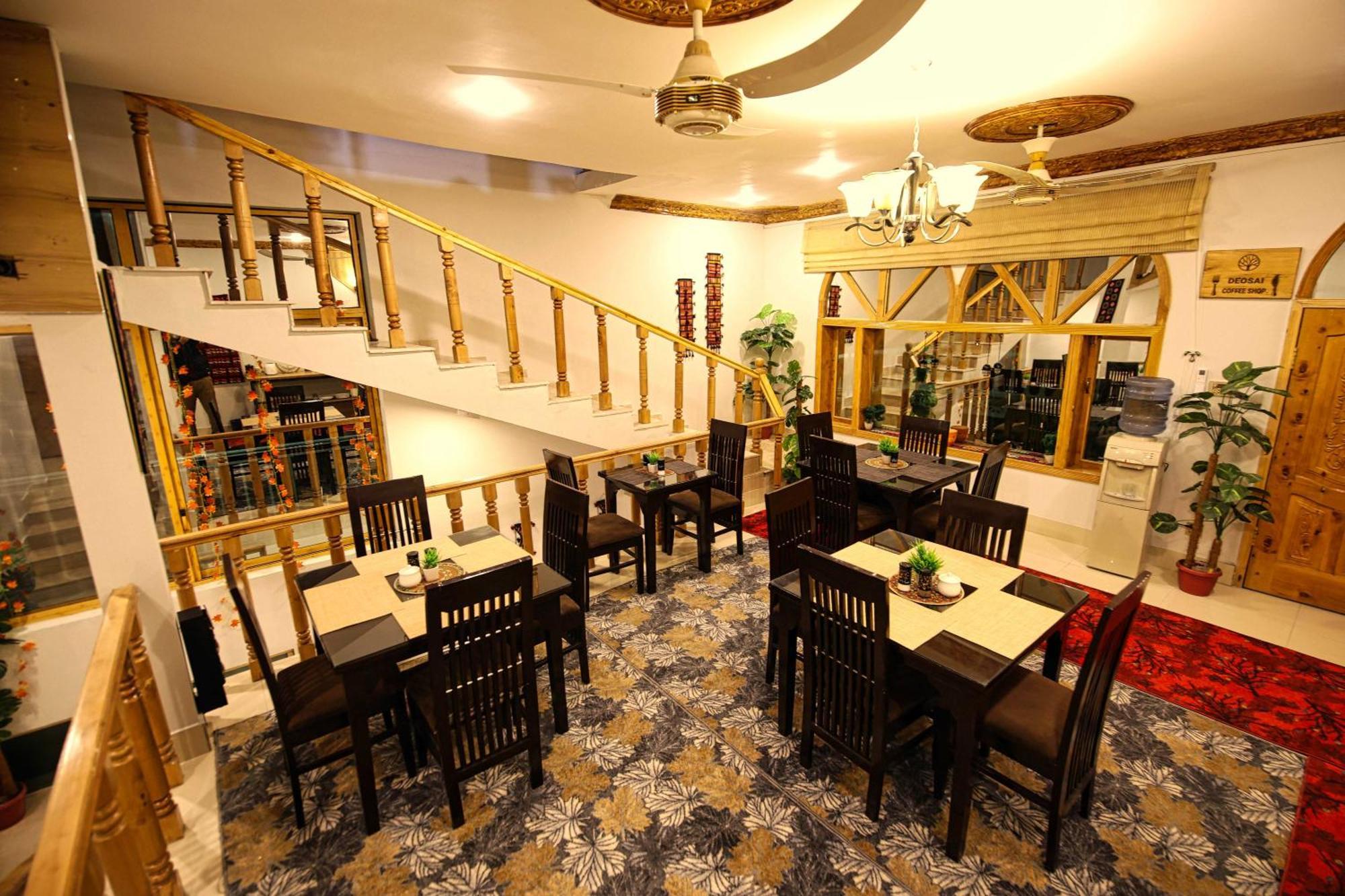 Oak Residency Hotel กิลกิต ภายนอก รูปภาพ
