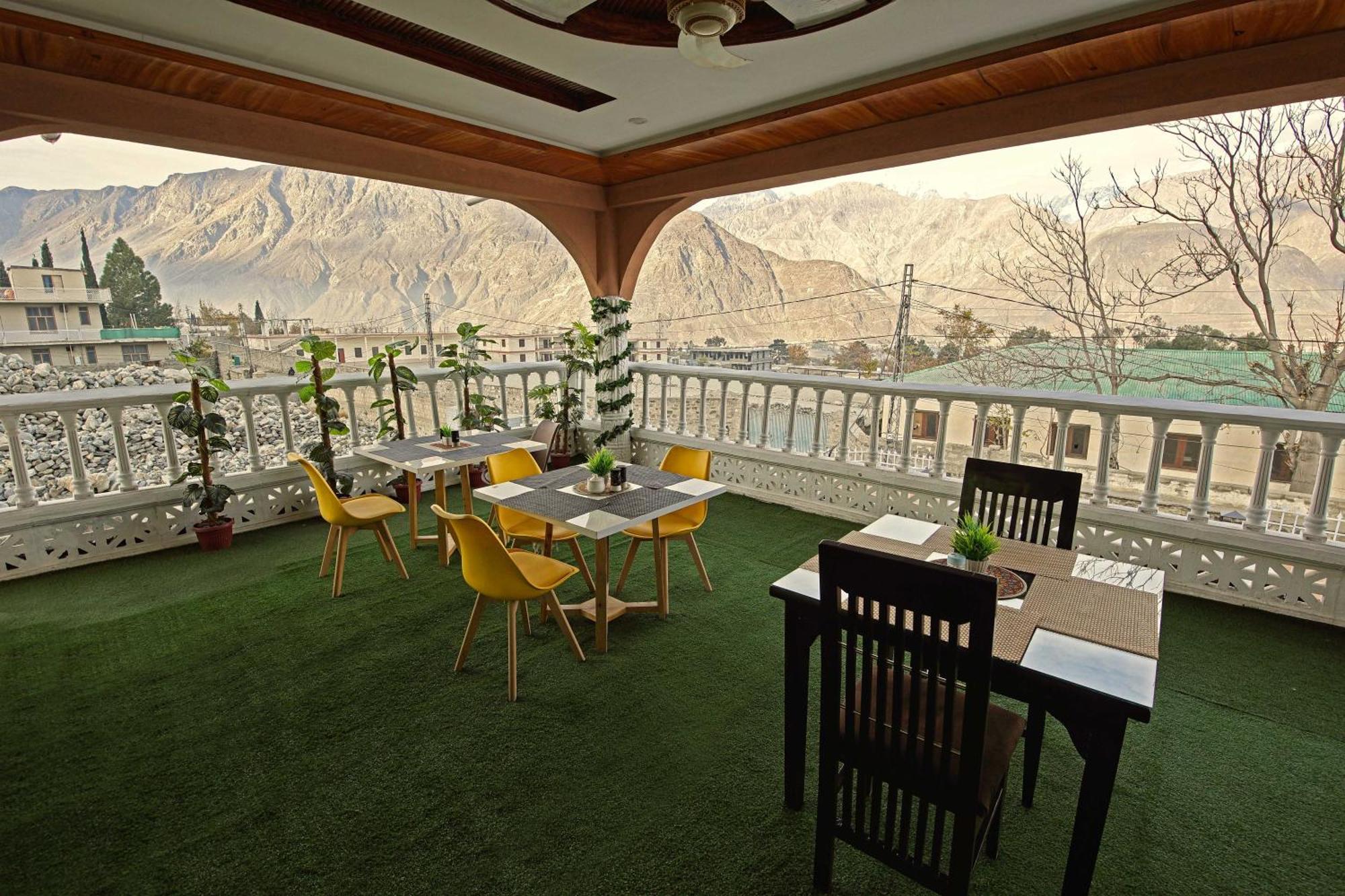 Oak Residency Hotel กิลกิต ภายนอก รูปภาพ