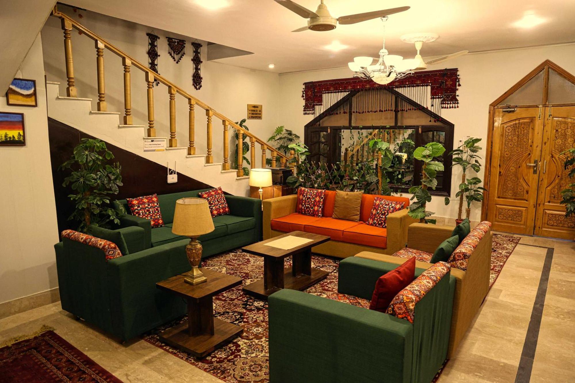 Oak Residency Hotel กิลกิต ภายนอก รูปภาพ