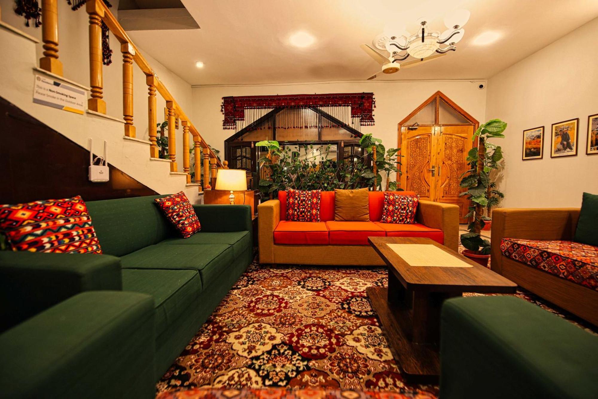 Oak Residency Hotel กิลกิต ภายนอก รูปภาพ