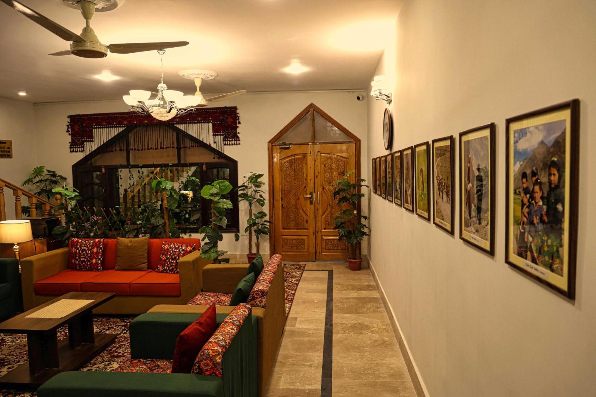 Oak Residency Hotel กิลกิต ภายนอก รูปภาพ