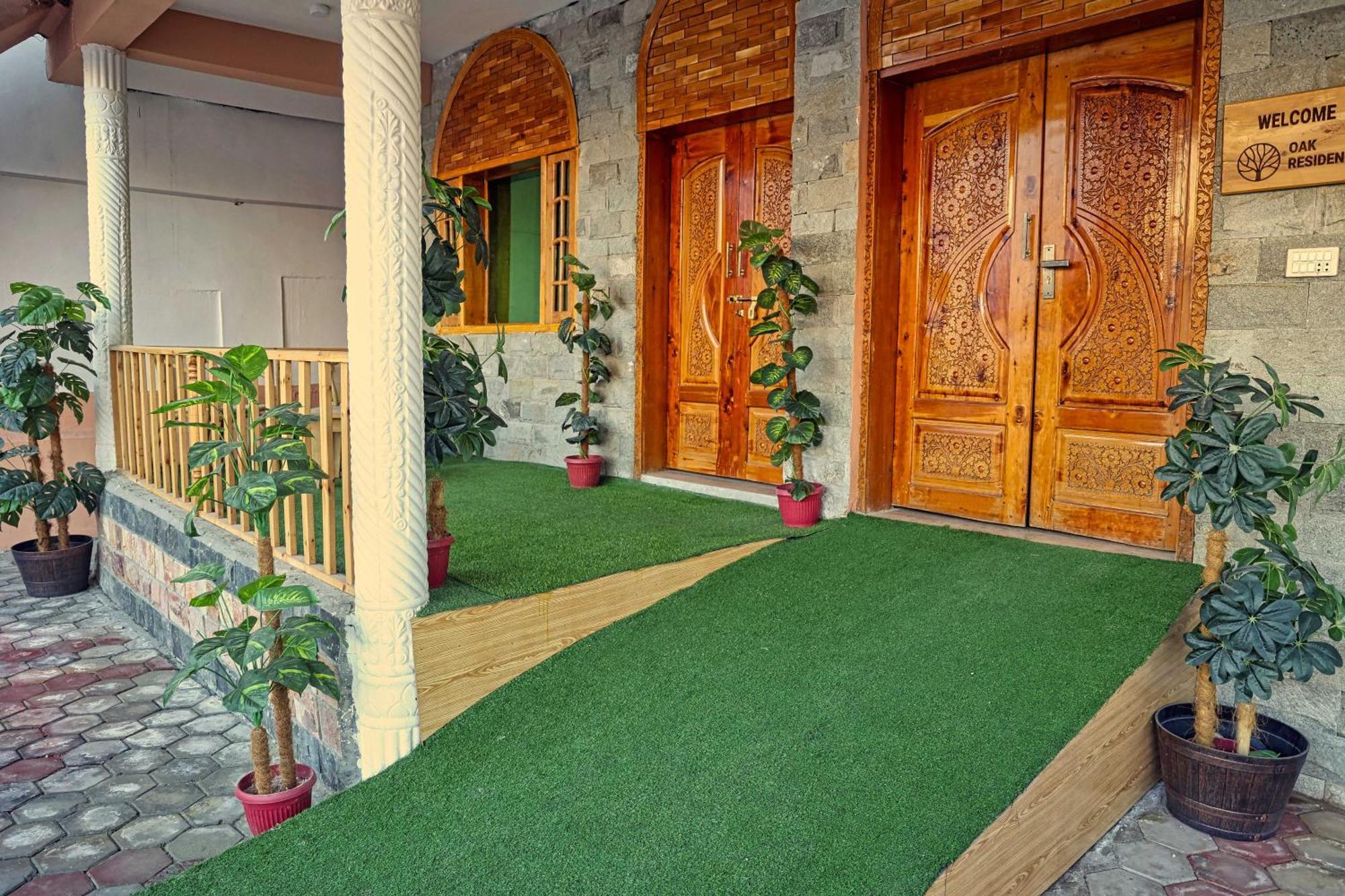 Oak Residency Hotel กิลกิต ภายนอก รูปภาพ